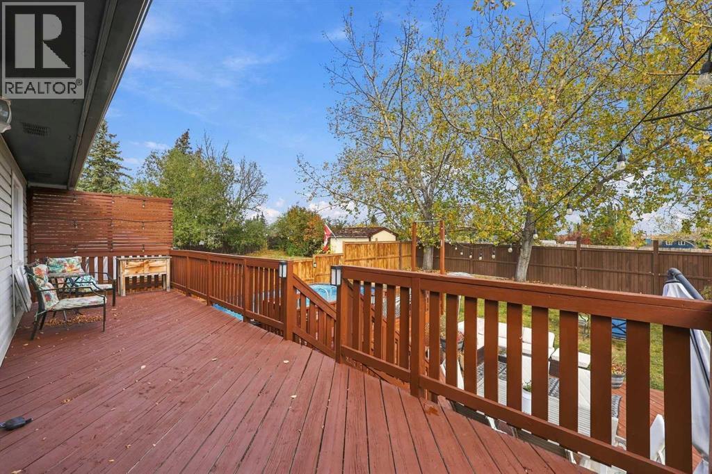 71 Hawkhill Way NW photo 43