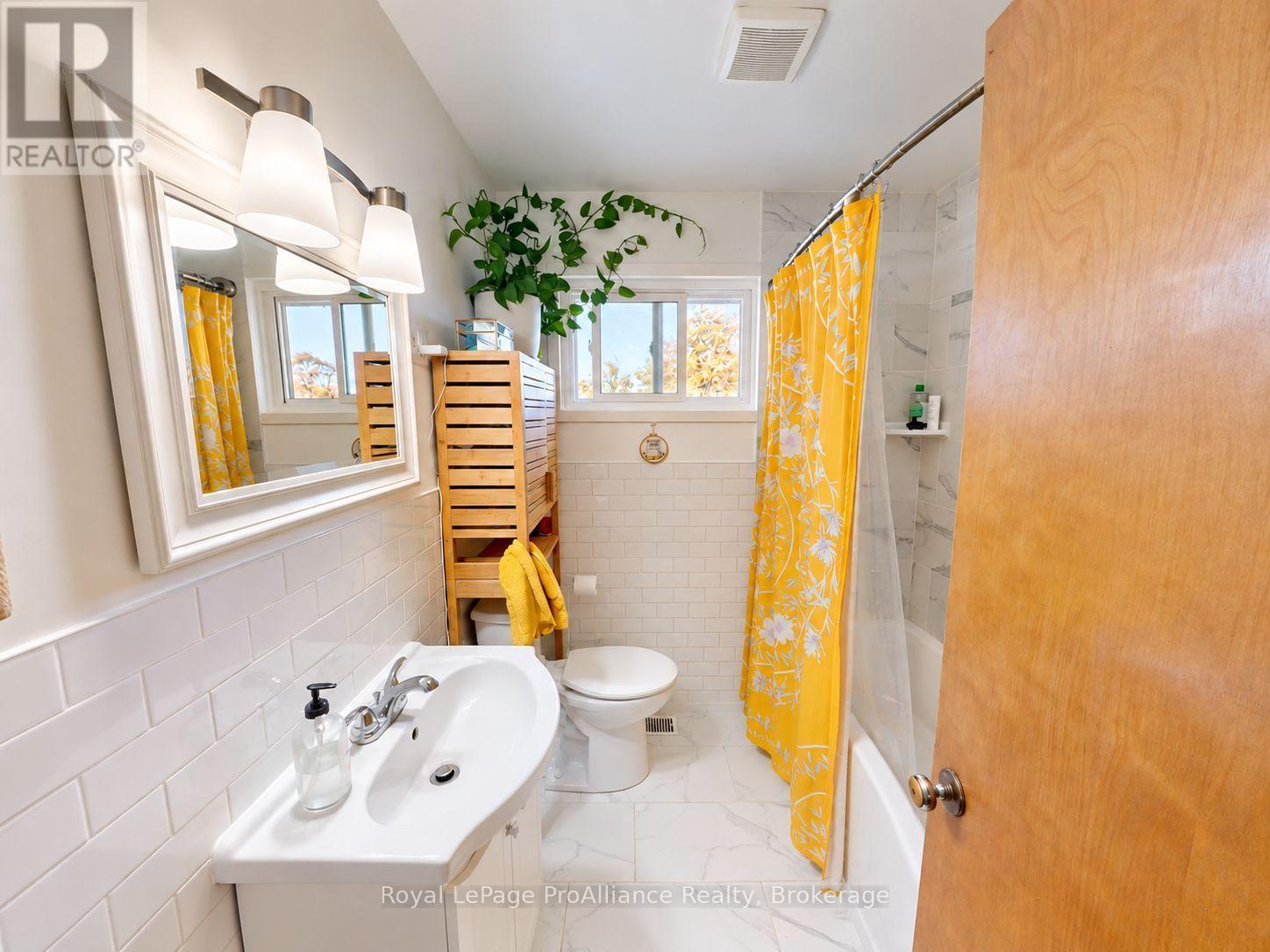 21 Lambert Drive, Belleville, ON photo 12