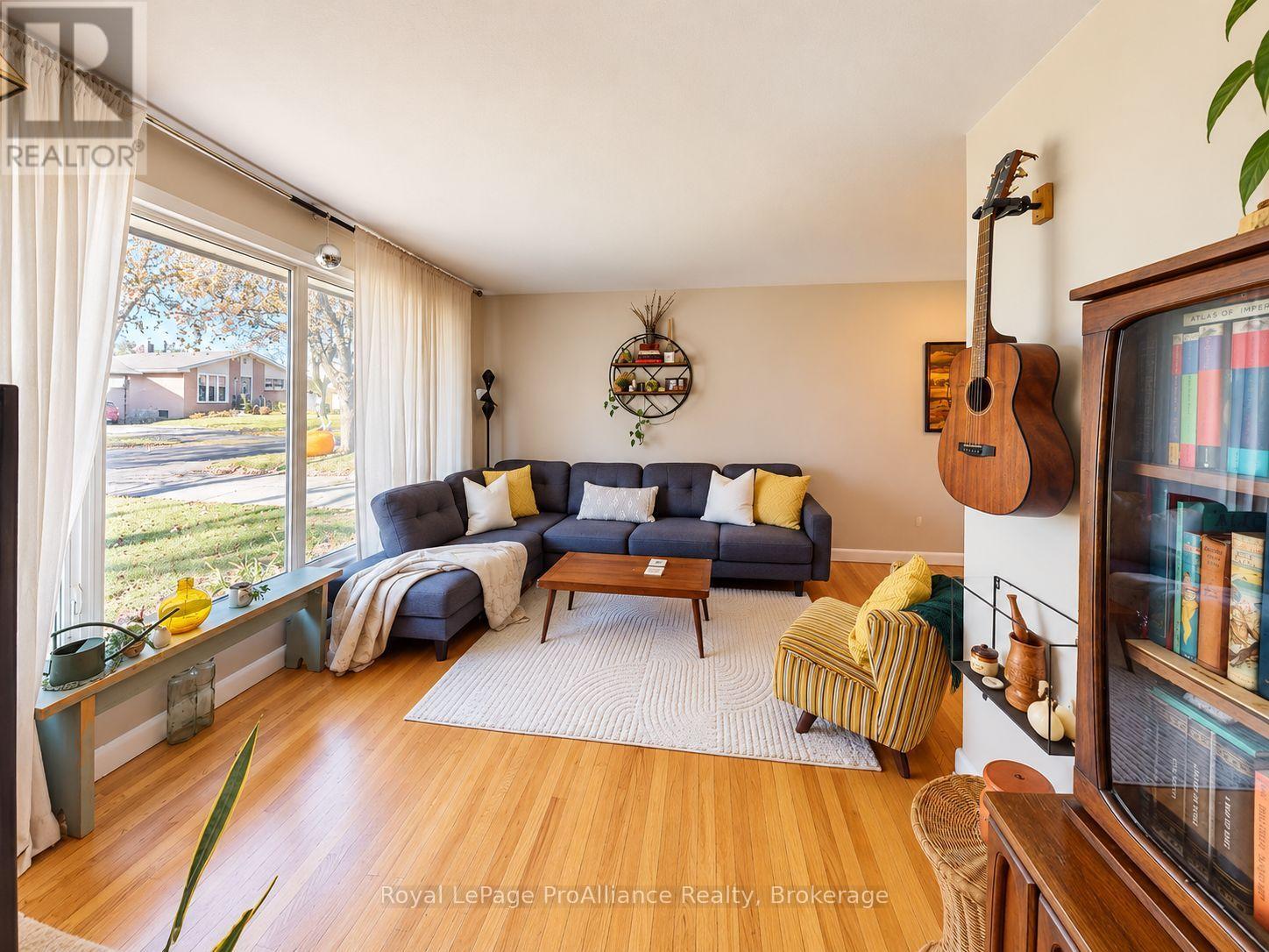 21 Lambert Drive, Belleville, ON photo 4