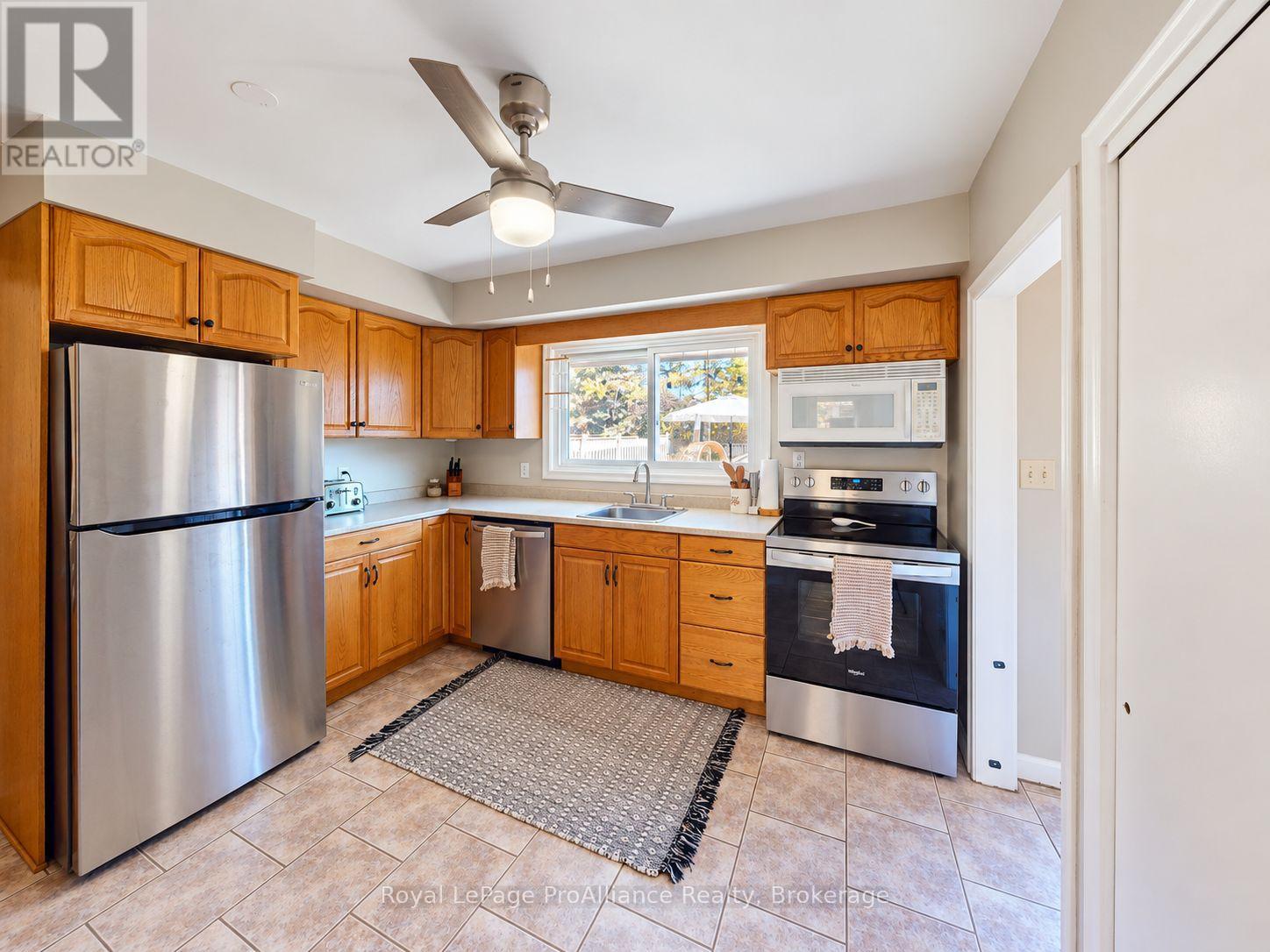 21 Lambert Drive, Belleville, ON photo 9