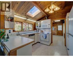5229 Yacht Road, Sechelt, BC V7Z0C1 Photo 11