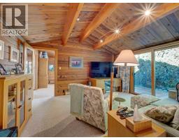 5229 Yacht Road, Sechelt, BC V7Z0C1 Photo 8