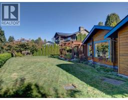 5229 Yacht Road, Sechelt, BC V7Z0C1 Photo 31