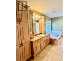 Bathroom - 25 Falconridge Court, St  Thomas, ON N5R6J2 Photo 9