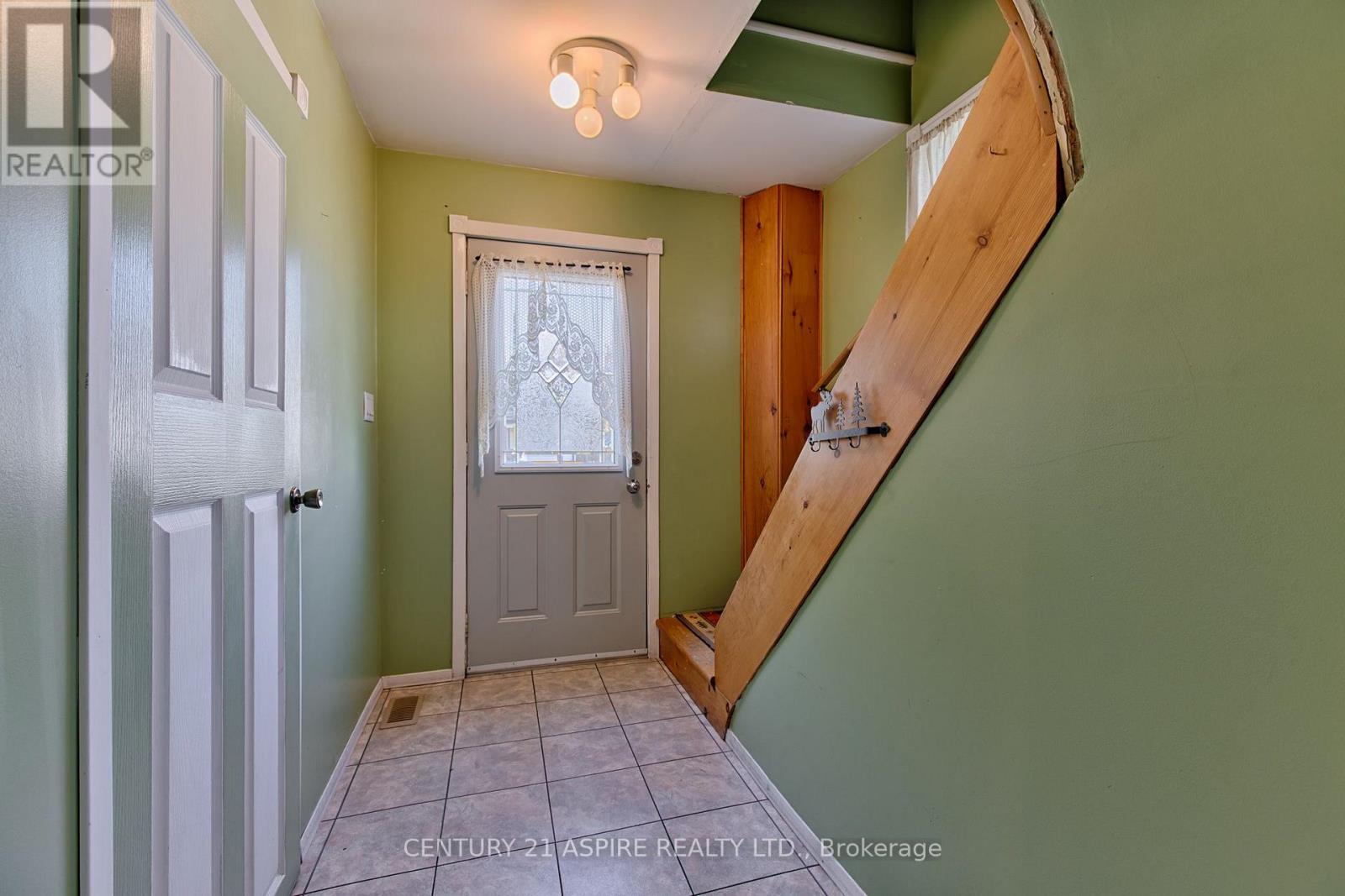 Homes for Sale in Pembroke – 503 MOFFAT STREET – By Peter Sagos - Image 2