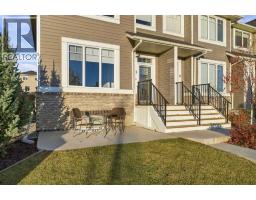 Primary Bedroom - 18 Willow Green Link, Cochrane, AB T4C2S8 Photo 6
