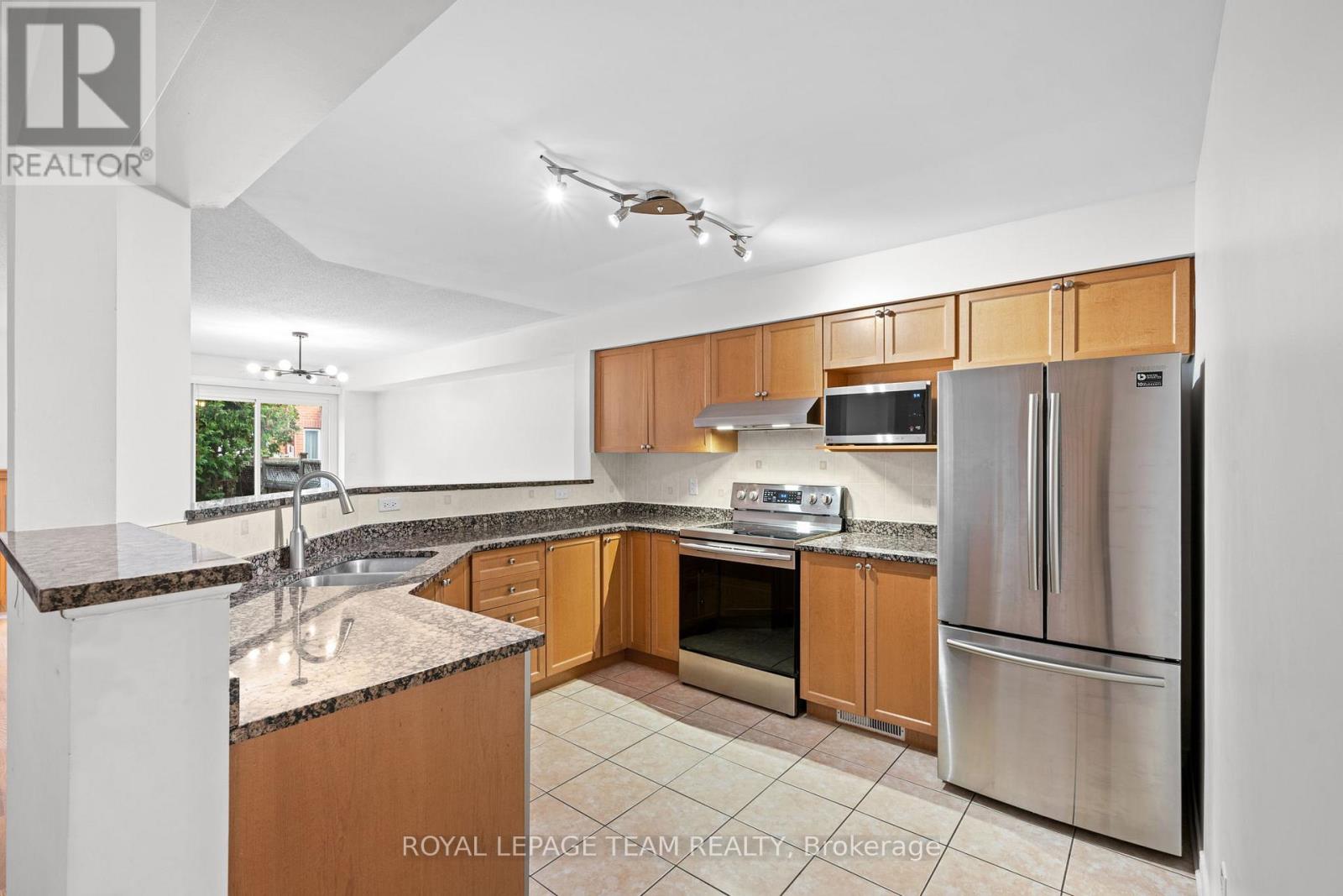 Kitchen-lots of counter space