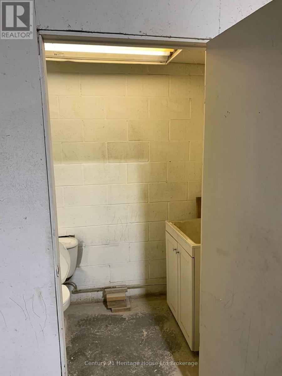 Unit Q, 120, Turnbull photo 5