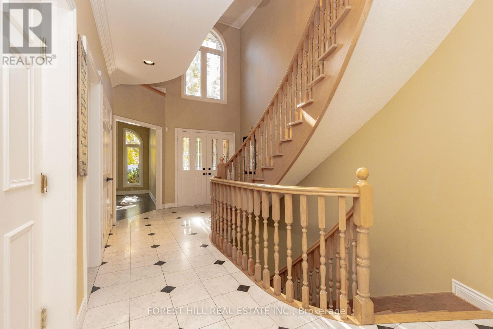 22 Jardin Hill Court, Toronto, ON photo 5