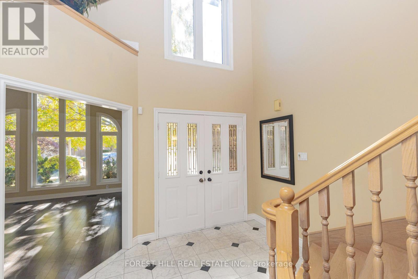 22 Jardin Hill Court, Toronto, ON photo 6