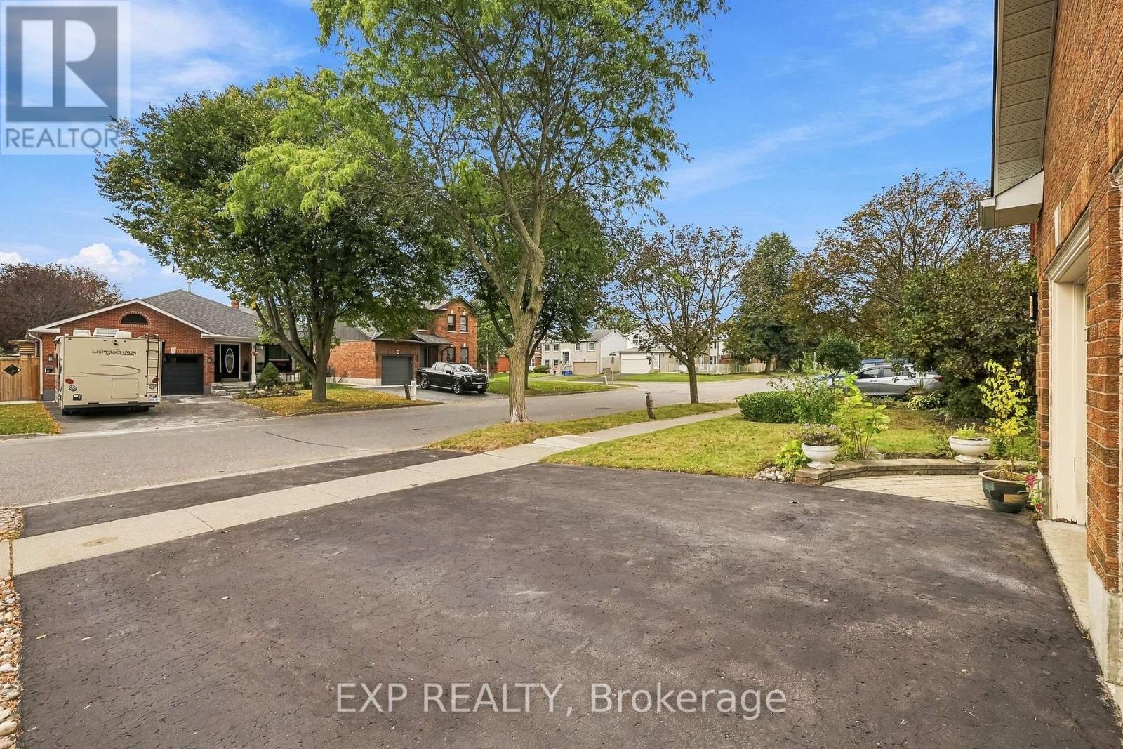 40 Orchard Park Drive, Clarington, ON photo 3