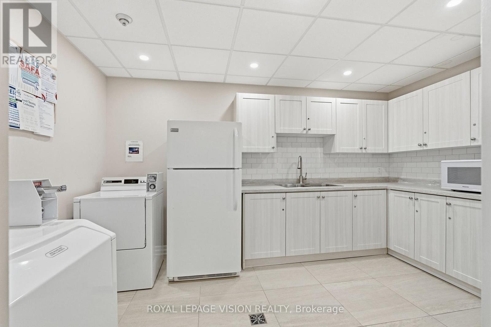 319- 10 Dean Park Road, Toronto, ON photo 32