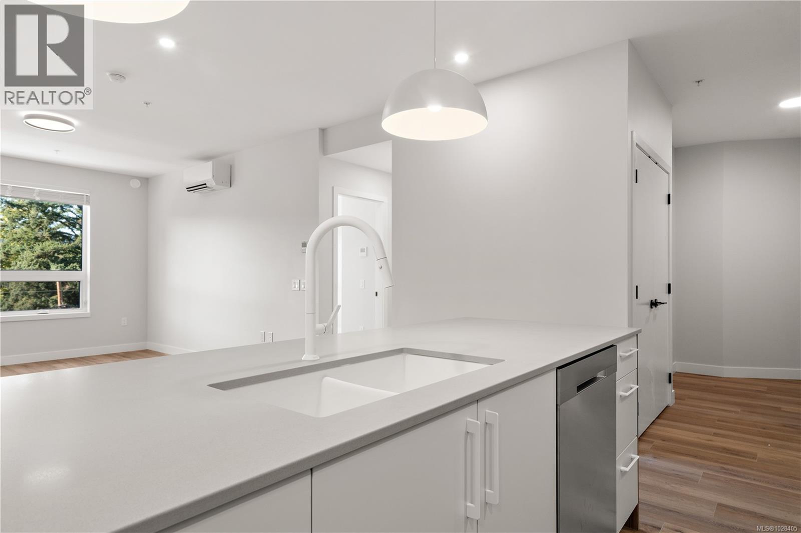 318 2881 Leigh Rd, Langford - Image 1