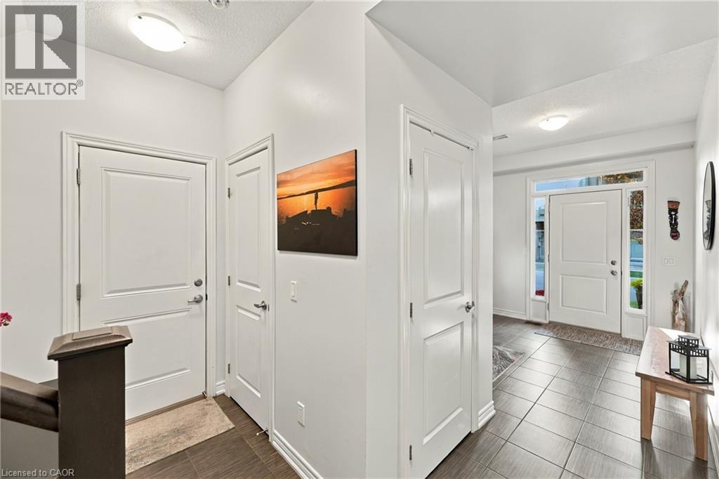 4 WATERVIEW Drive, Hamilton — photo 8
