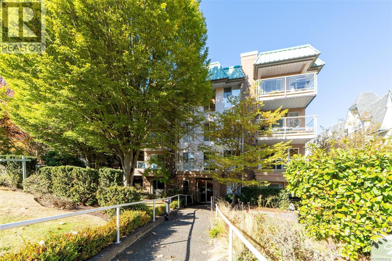 404 1710 Fort Street, Victoria