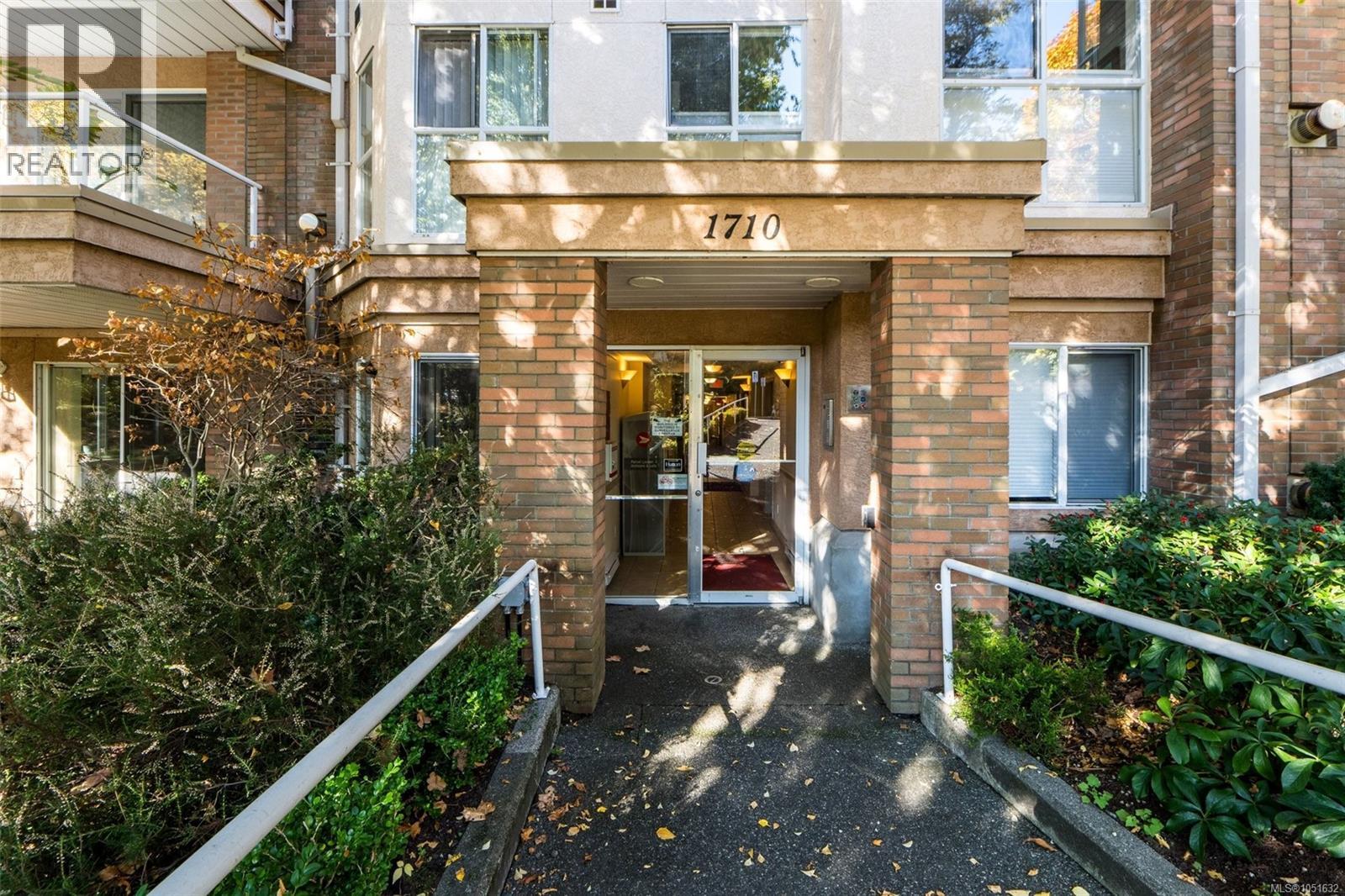 404 1710 Fort Street, Victoria