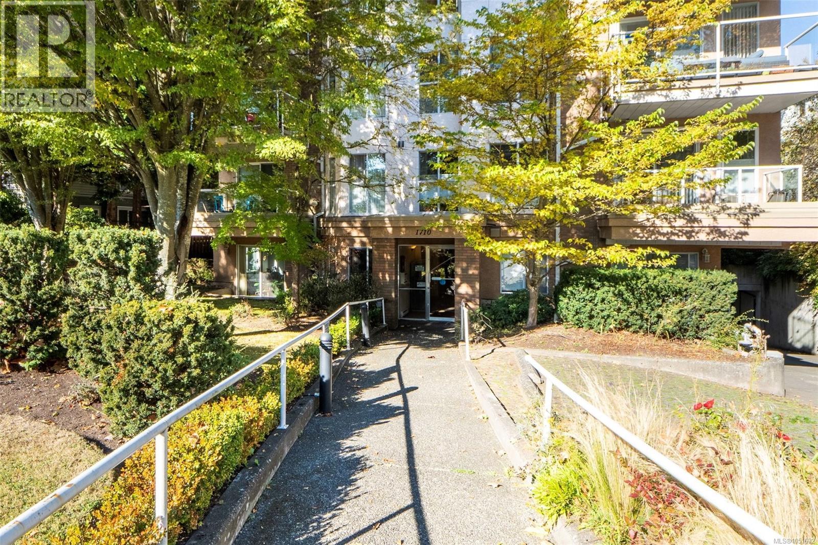 404 1710 Fort Street, Victoria