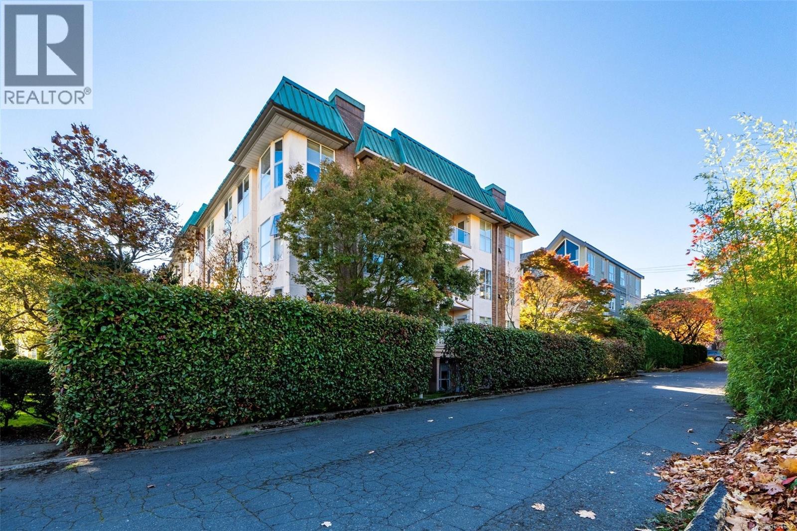404 1710 Fort Street, Victoria