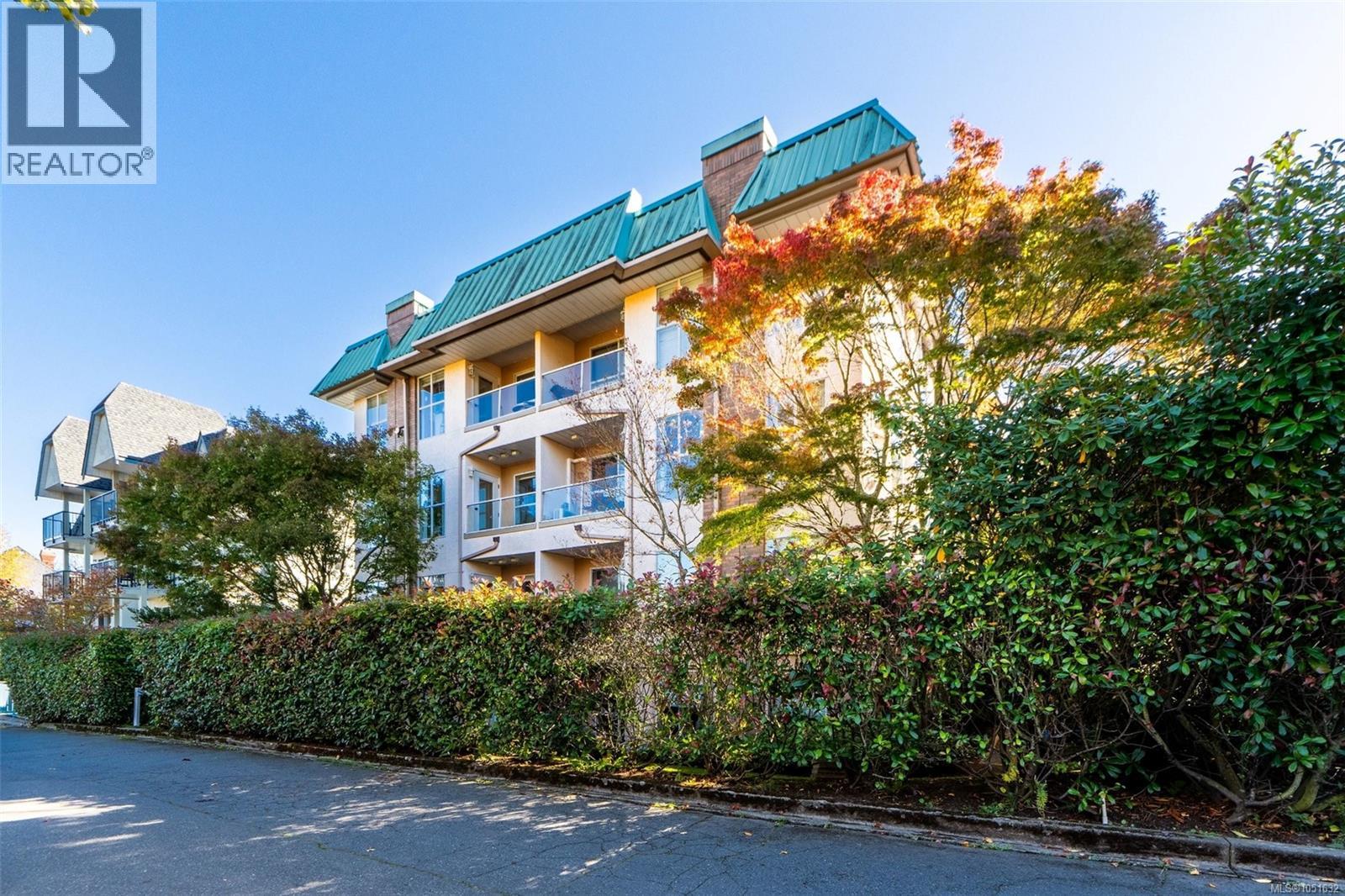 404 1710 Fort Street, Victoria