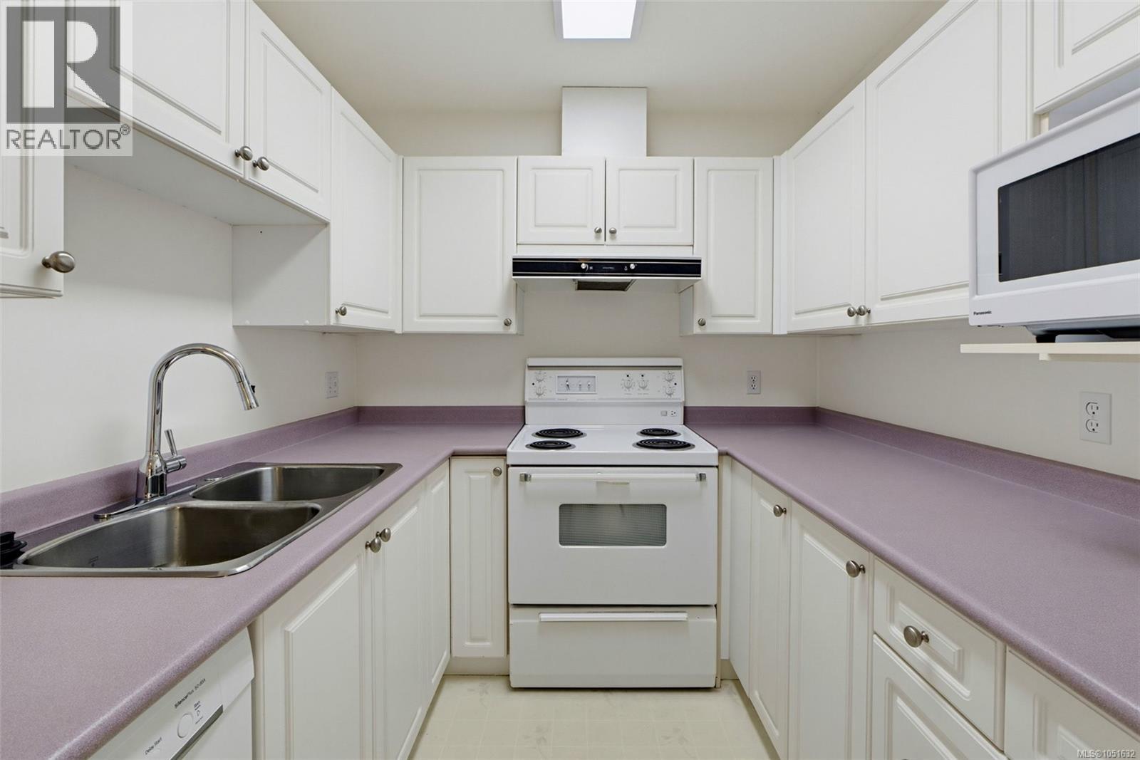 404 1710 Fort Street, Victoria