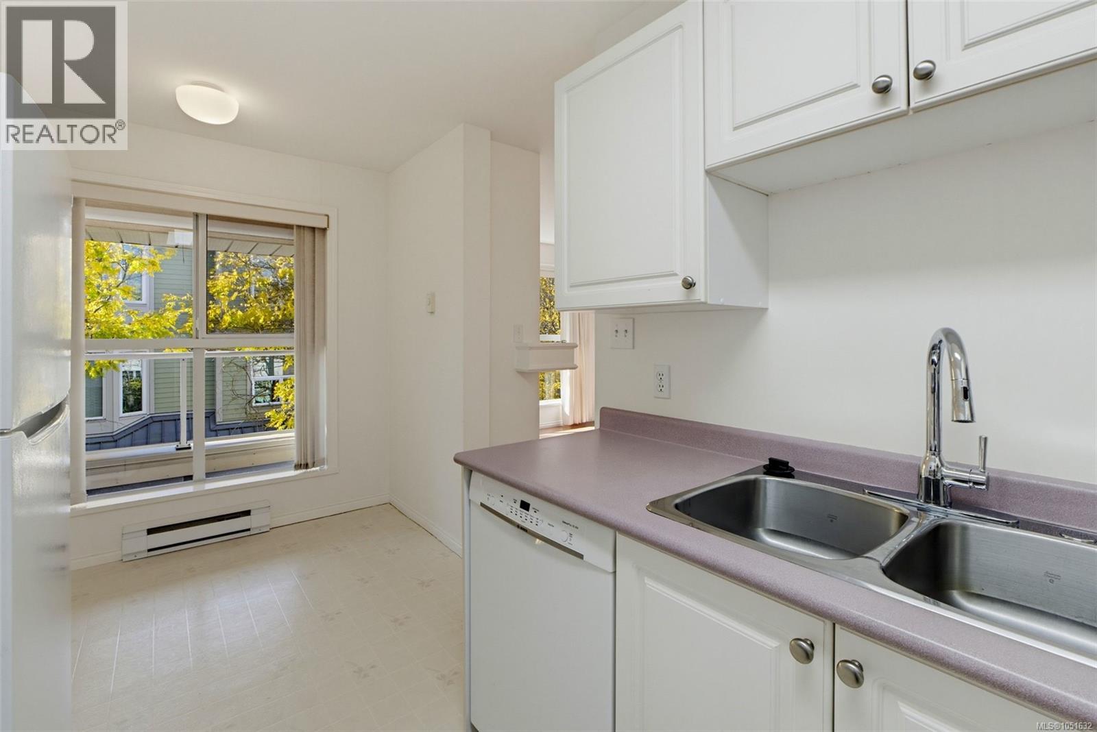 404 1710 Fort Street, Victoria