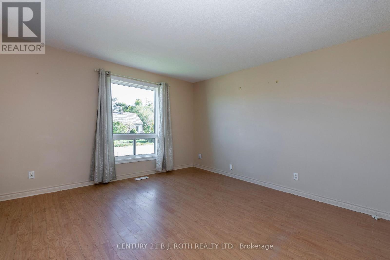 383 High Street, Orillia photo 8