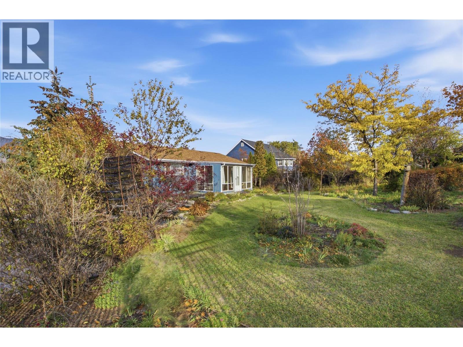 6105 Meadowland Crescent N - 12