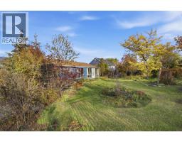 Bedroom - 6105 Meadowland Crescent N, Kamloops, BC V2C5J1 Photo 12