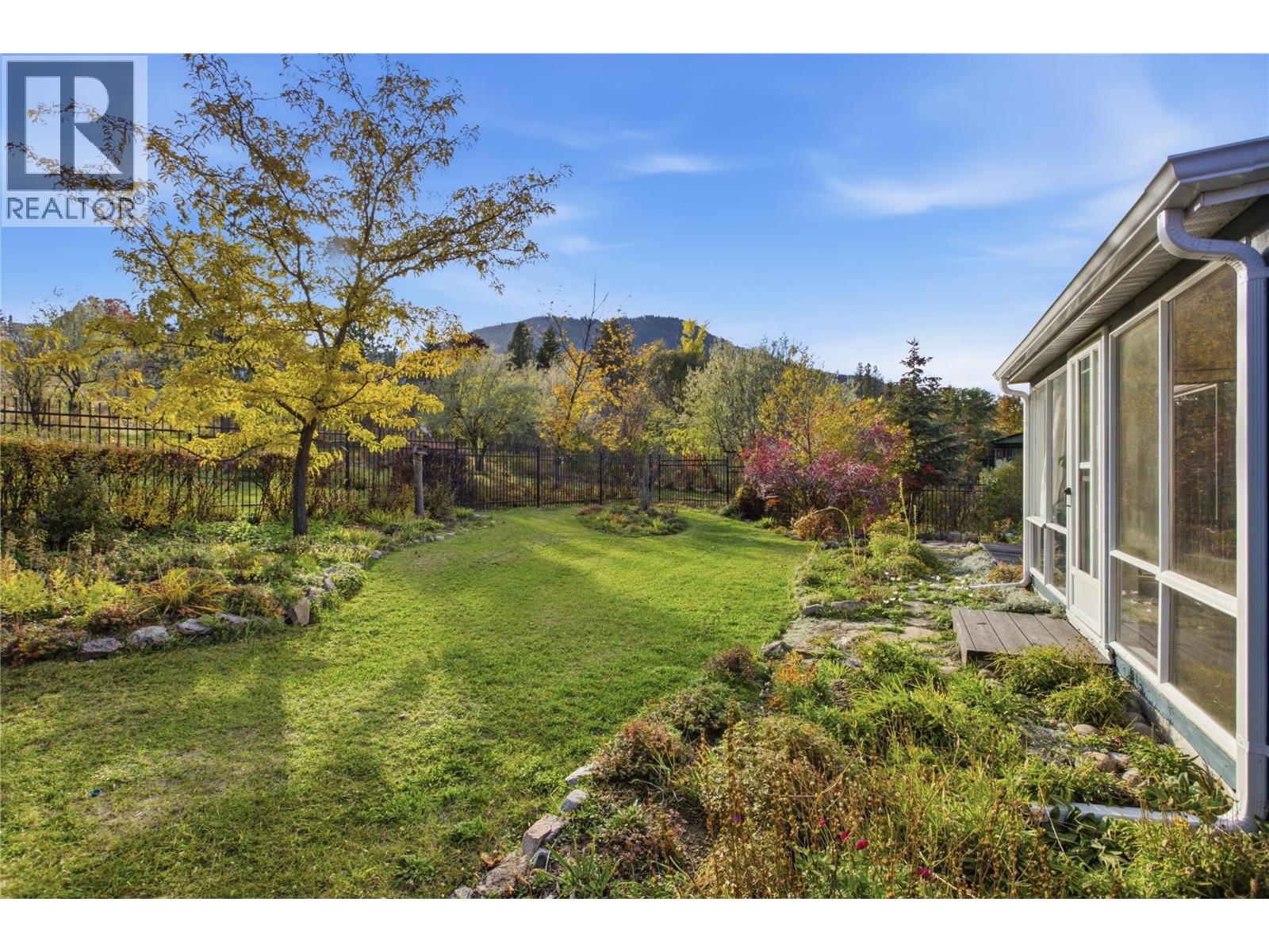 6105 Meadowland Crescent N - 10