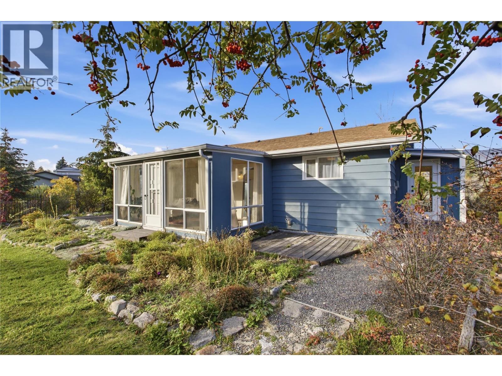 6105 Meadowland Crescent N - 8