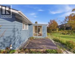Primary Bedroom - 6105 Meadowland Crescent N, Kamloops, BC V2C5J1 Photo 14
