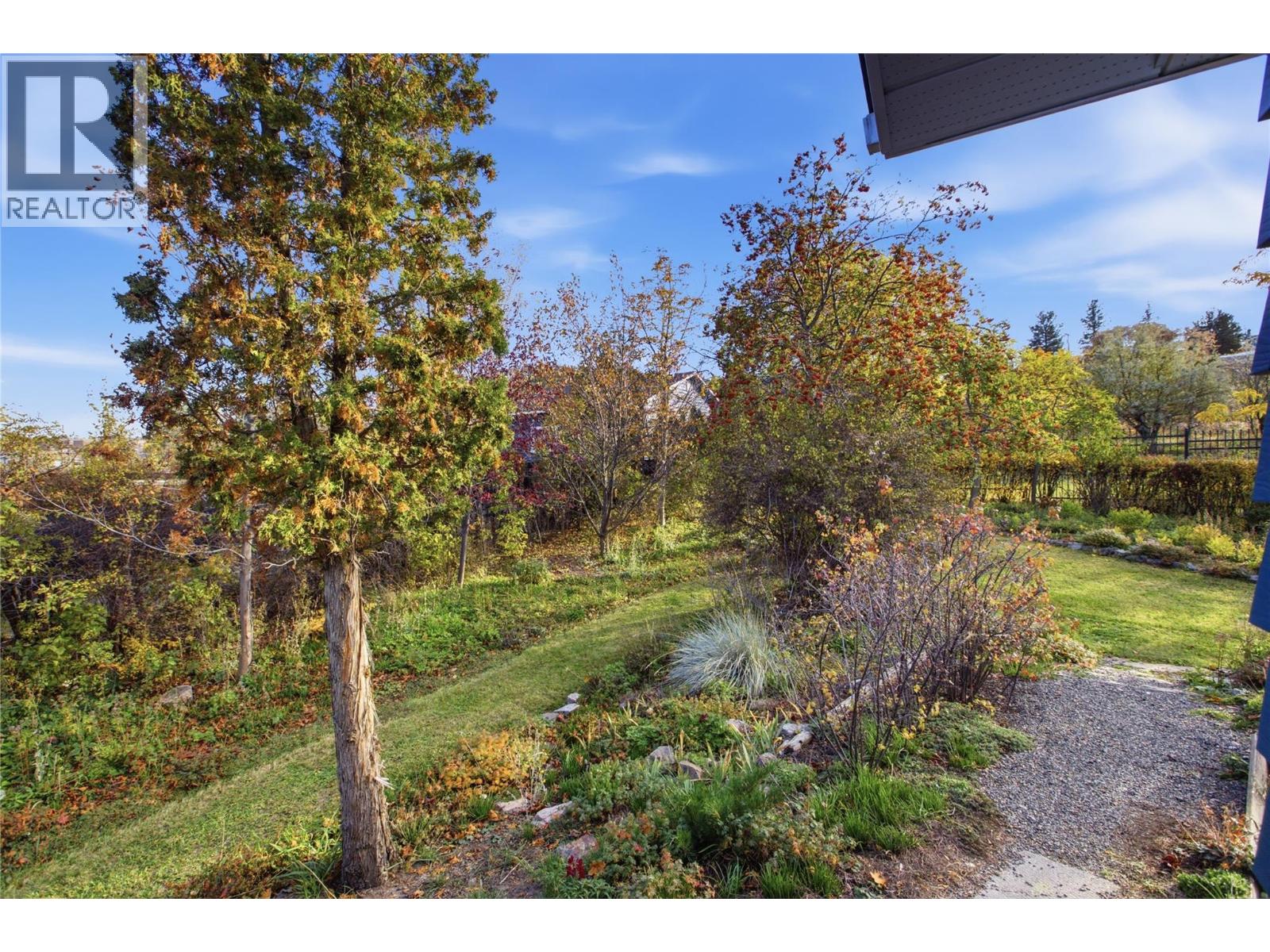 6105 Meadowland Crescent N - 16
