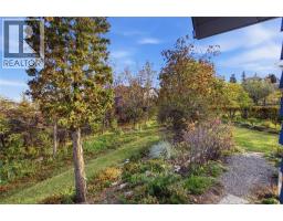 Living room - 6105 Meadowland Crescent N, Kamloops, BC V2C5J1 Photo 16