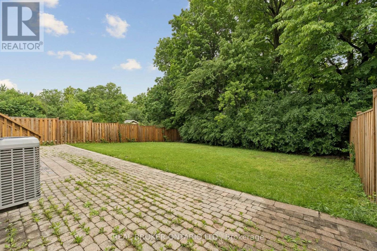 102 Coronation Circle, Brampton, ON photo 2