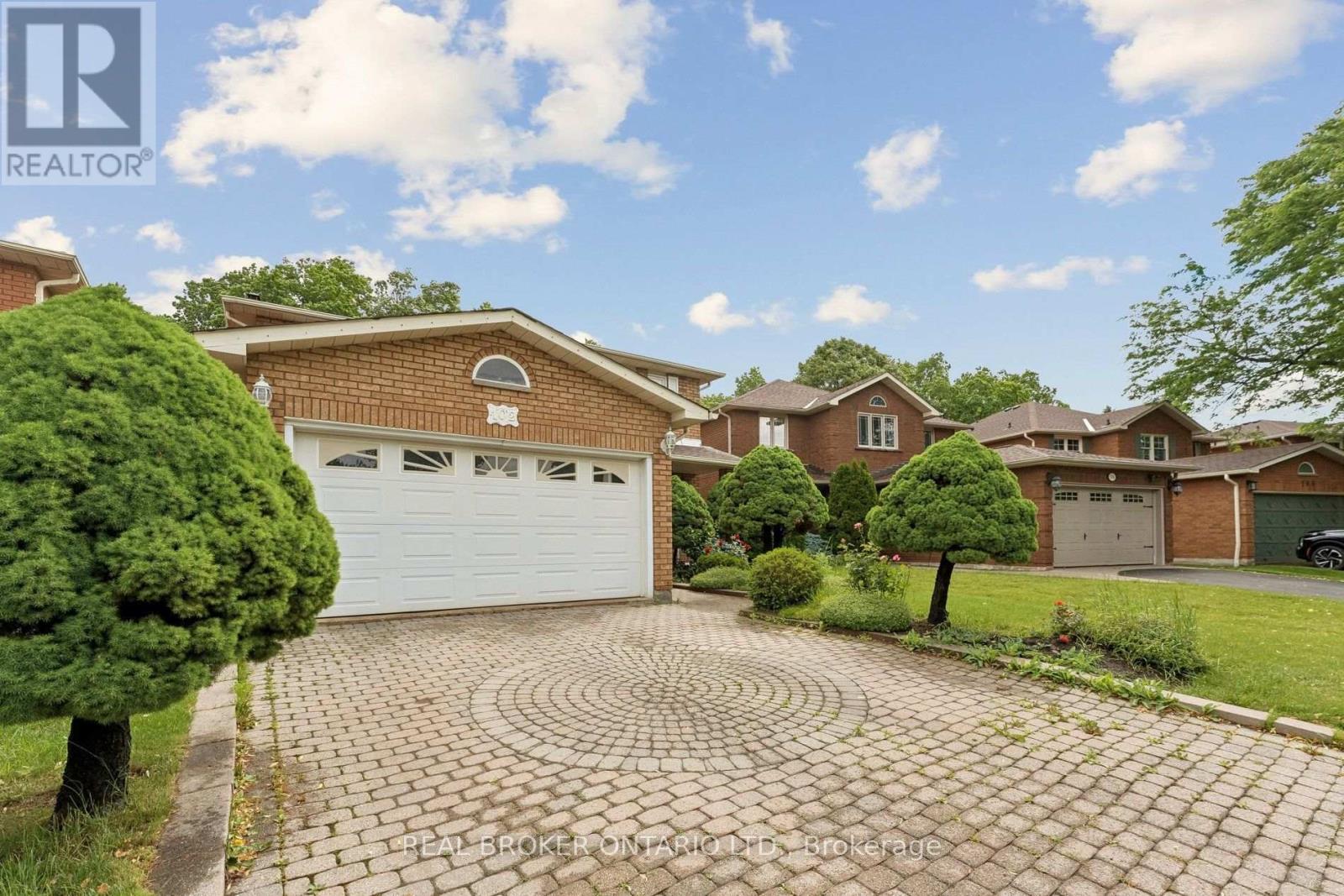 102 Coronation Circle, Brampton, ON photo 4