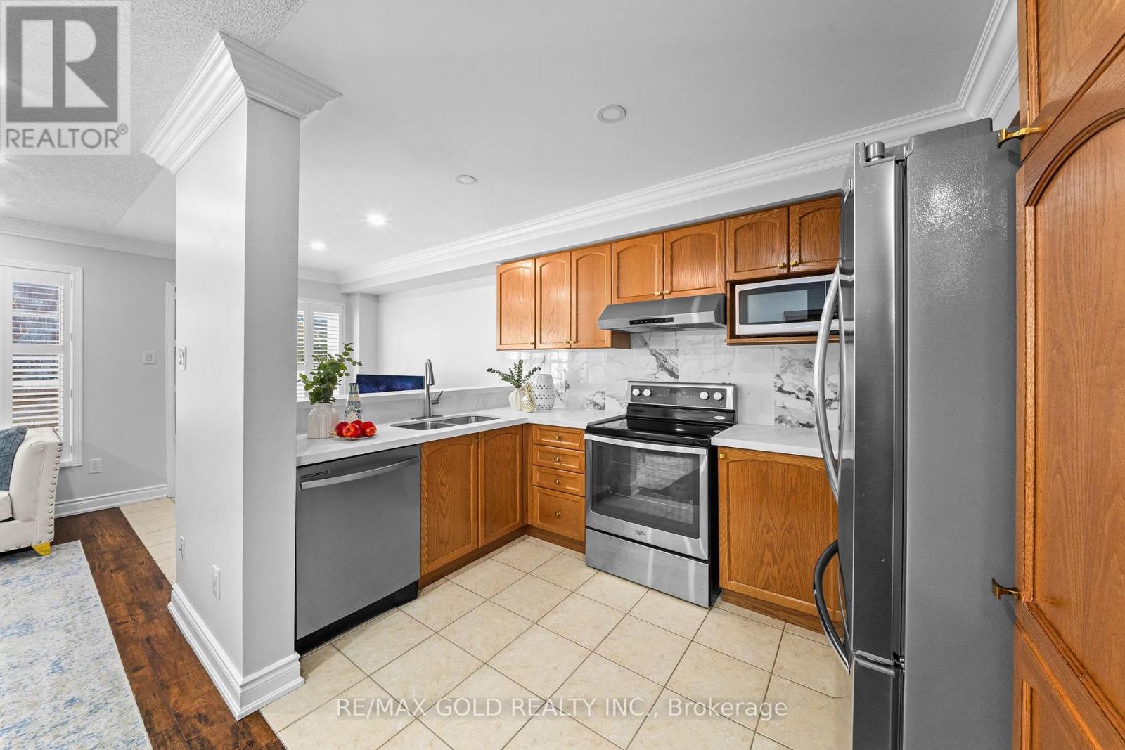 33 Bay Breeze Drive, Brampton, ON photo 12