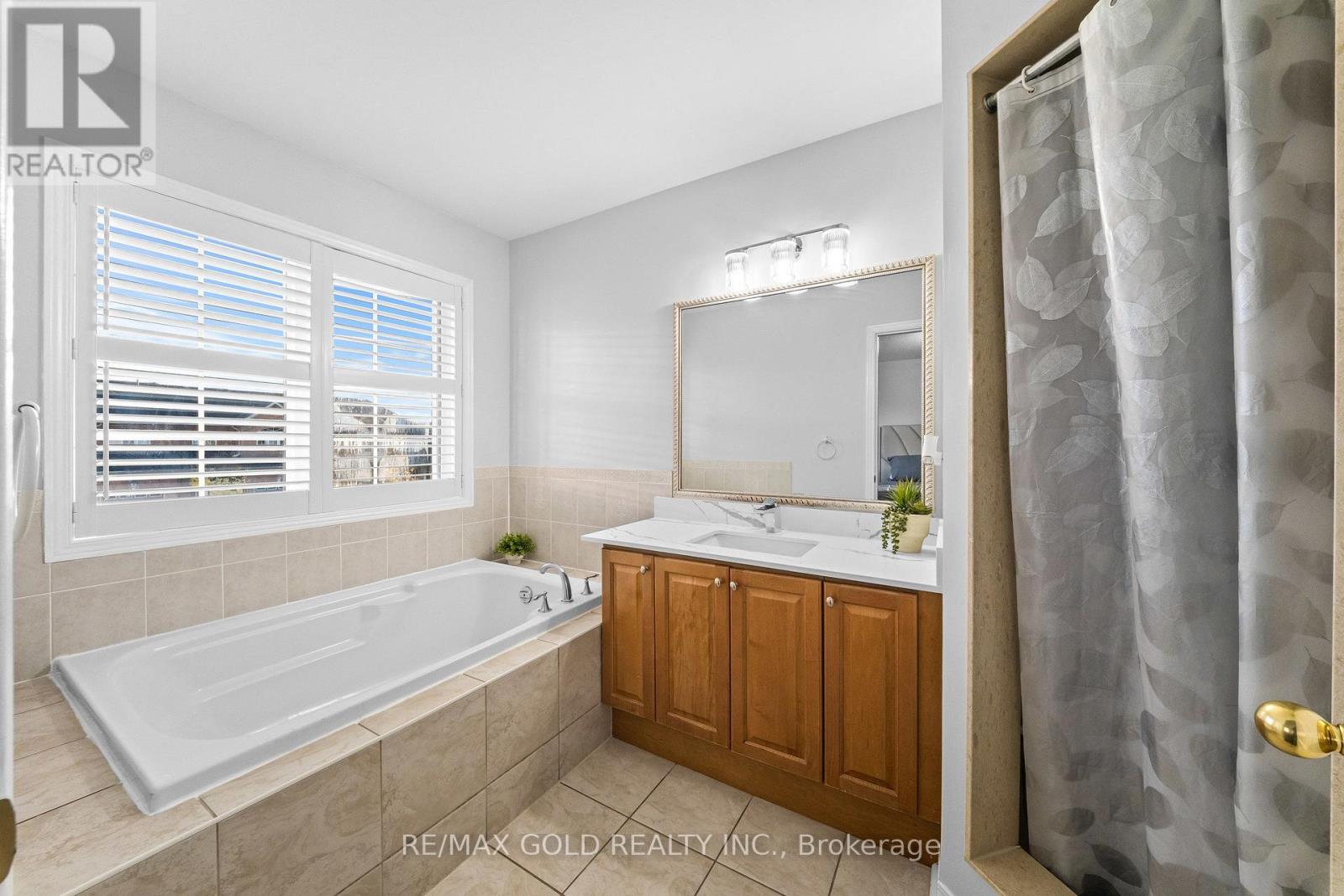 33 Bay Breeze Drive, Brampton, ON photo 22