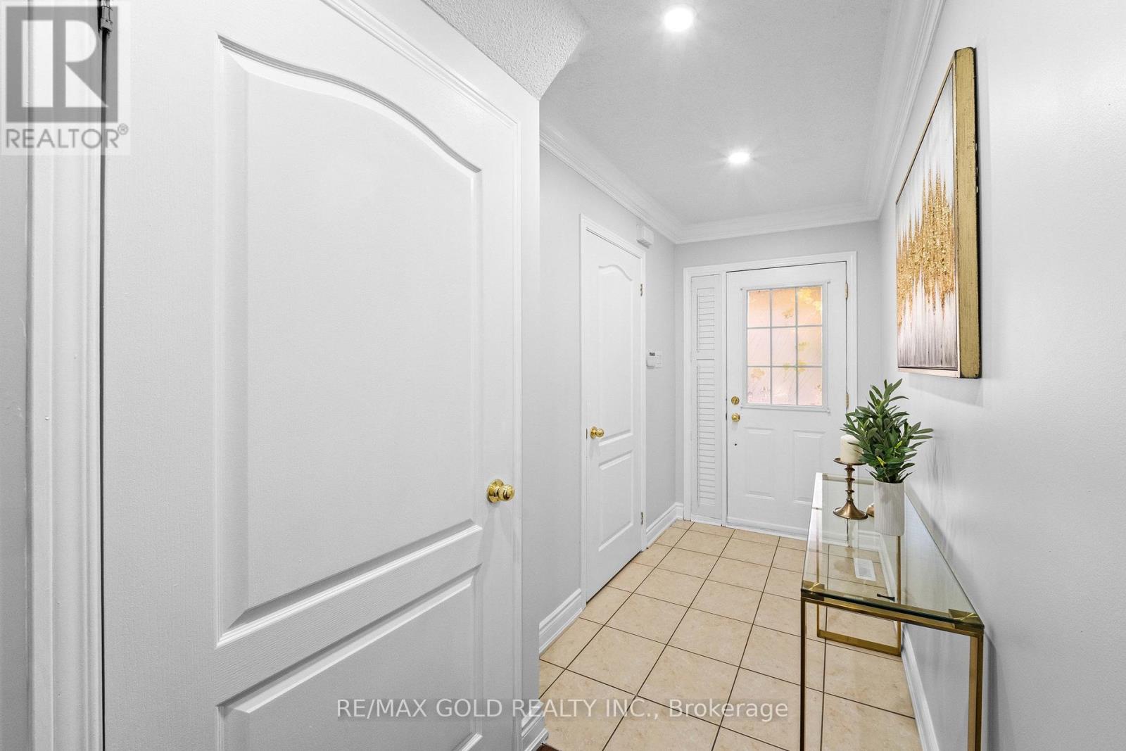 33 Bay Breeze Drive, Brampton, ON photo 3