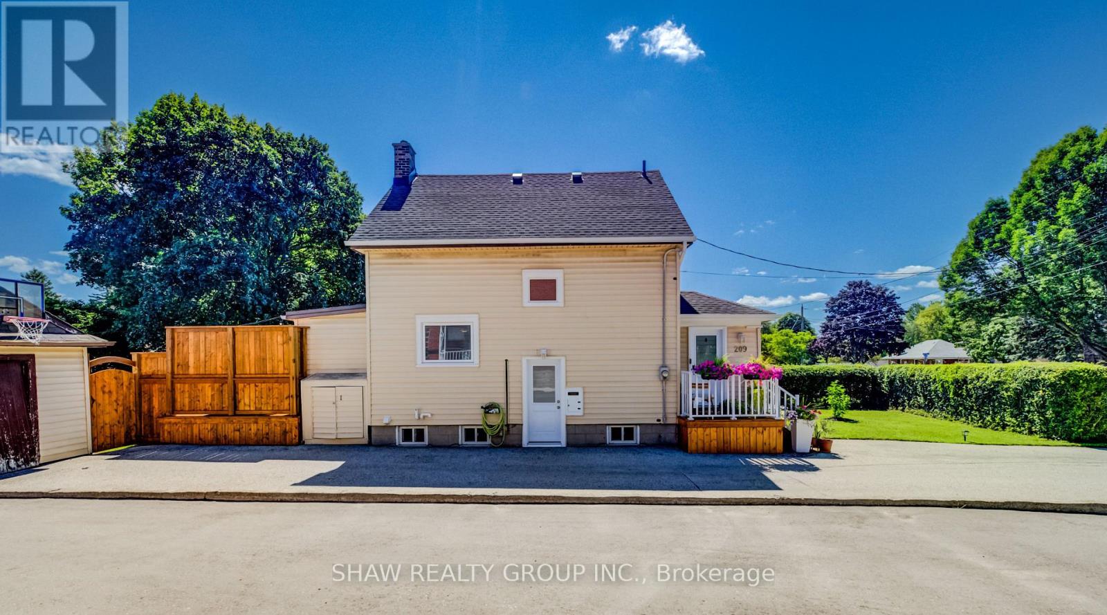 209 Belleview Avenue, Kitchener, ON photo 27