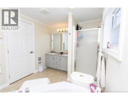 27 Senator Drive, photo 15
