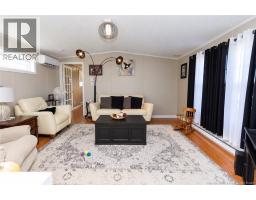 27 Senator Drive, photo 13