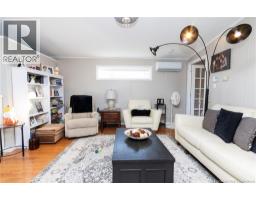 27 Senator Drive, photo 8