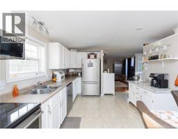 27 Senator Drive, photo 7