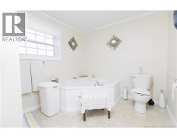 27 Senator Drive, photo 14