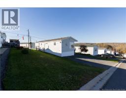 27 Senator Drive, photo 22