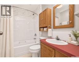 1086 7th Avenue Nw, Moose Jaw, SK S6H4C4 Photo 27