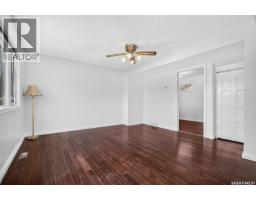 Primary Bedroom - 1086 7th Avenue Nw, Moose Jaw, SK S6H4C4 Photo 9