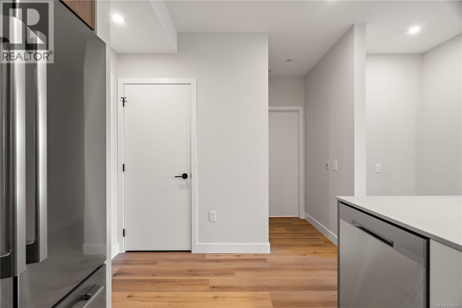 306 2881 Leigh Rd, Langford - Image 1
