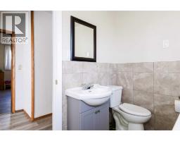 5203 56 Avenue, Taber, AB T1G1L6 Photo 9