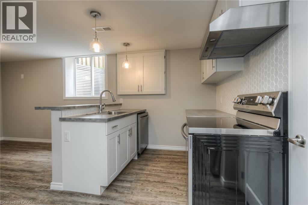 223 HIGHVIEW Drive Unit# Lower — photo 5